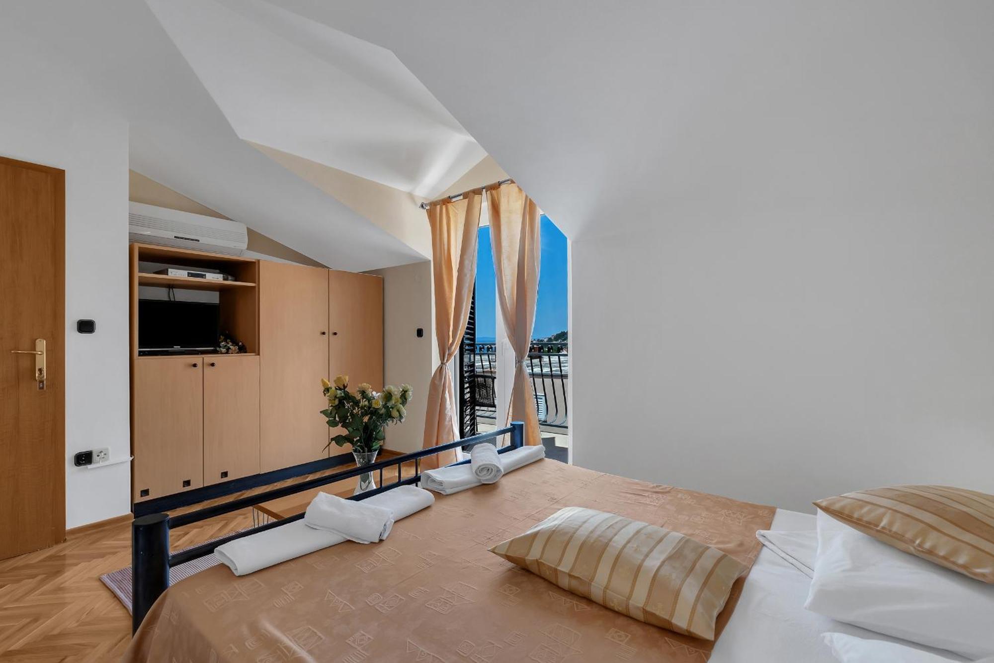 Apartments And Rooms With Parking Space Duce, Omis - 10303 Chambre photo